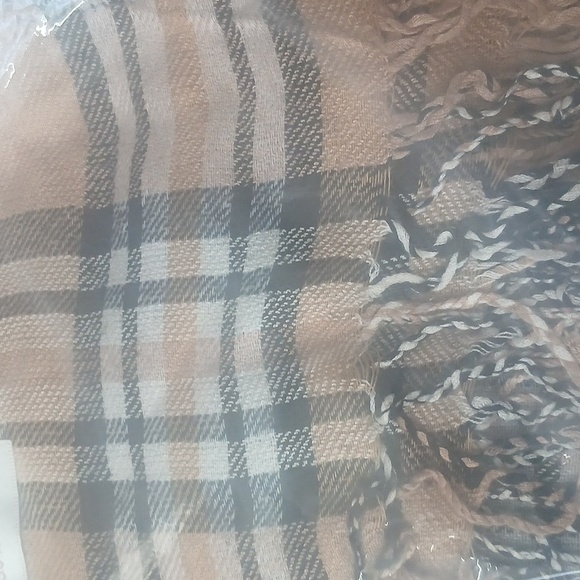 🍁Pashmina Tan and Black Scarves & Wraps - Picture 4 of 4